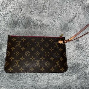 Louis Vuitton neverfull pouch/wristlet